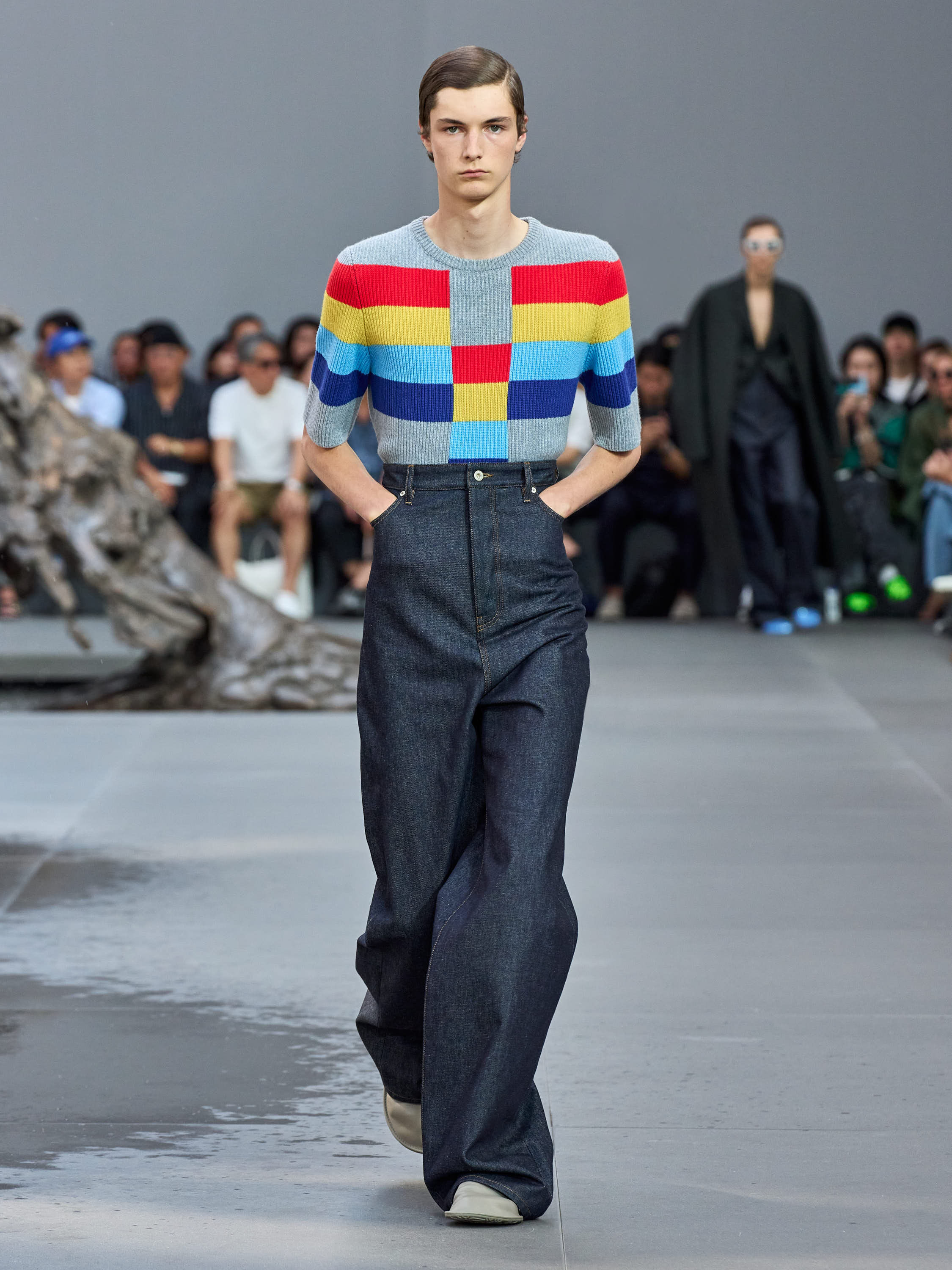 LOEWE 24ss カーキ スラックス プレーンフロント LOEWE 24ss カーキ スラックス プレーンフロント - メルカリ